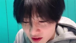 بهمون قول انگشتی داد که دوباره برمیگرده