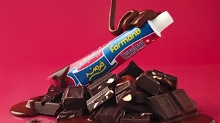 عکاسی حرفه‌ای از کرم شکلات بیریخت 