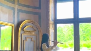 اگه این آهنگ تو رو یاد بچگیت میندازه.... پس بیا بغلت کنم